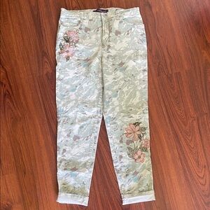 Gloria Vanderbilt Camouflage Floral Women Jeans